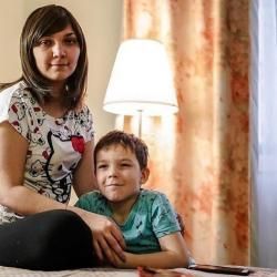 Сыну умершей от онкологии Айгуль Фазыйловой нашли семью из Татарстана