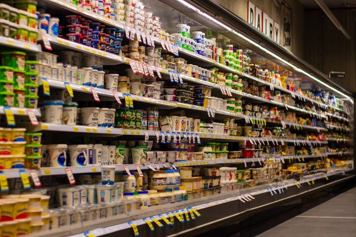 Выявлены нарушения на молочных полках в магазинах