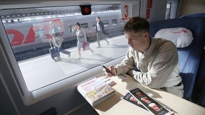 В российских поездах и самолетах может появиться скоростной интернет