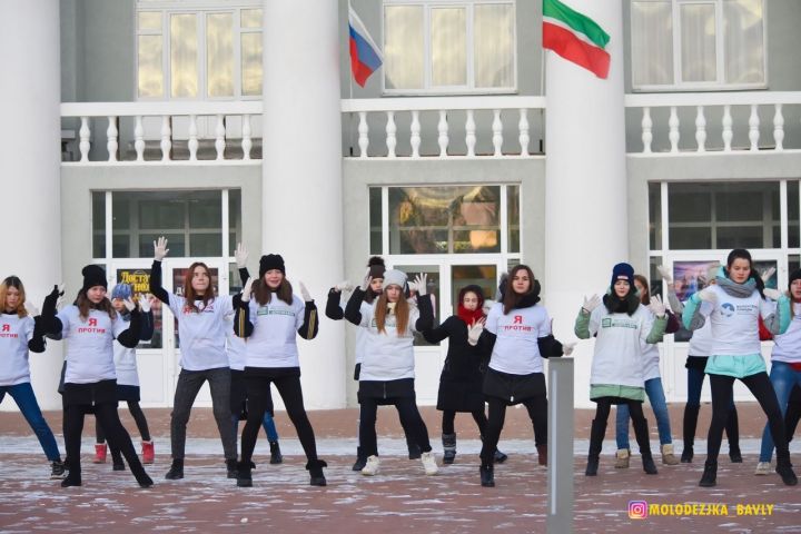 Бавлинские активисты провели танцевальный флешмоб