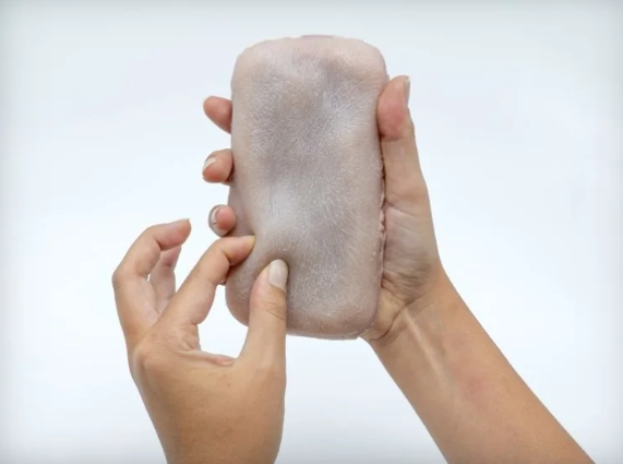 Ущипни свой телефон - разработан чехол из "человеческой" кожи