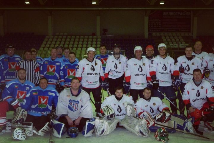 Бавлинцы участвуют в турнире по любительскому хоккею