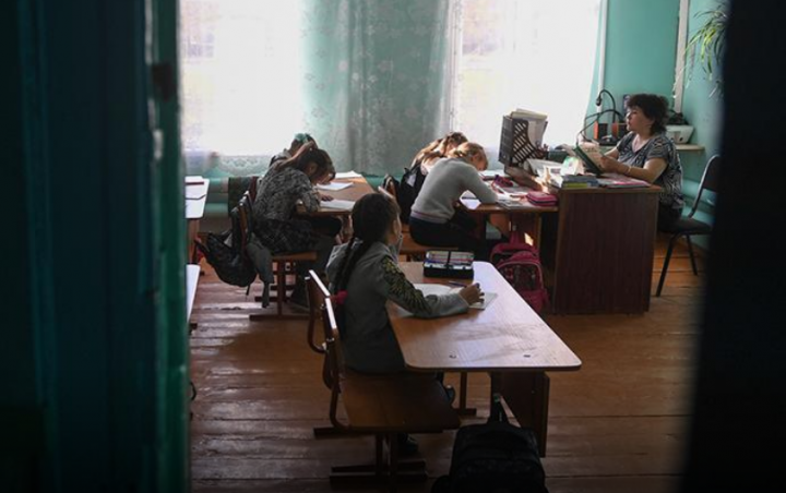 В России хотят выровнять зарплаты учителей