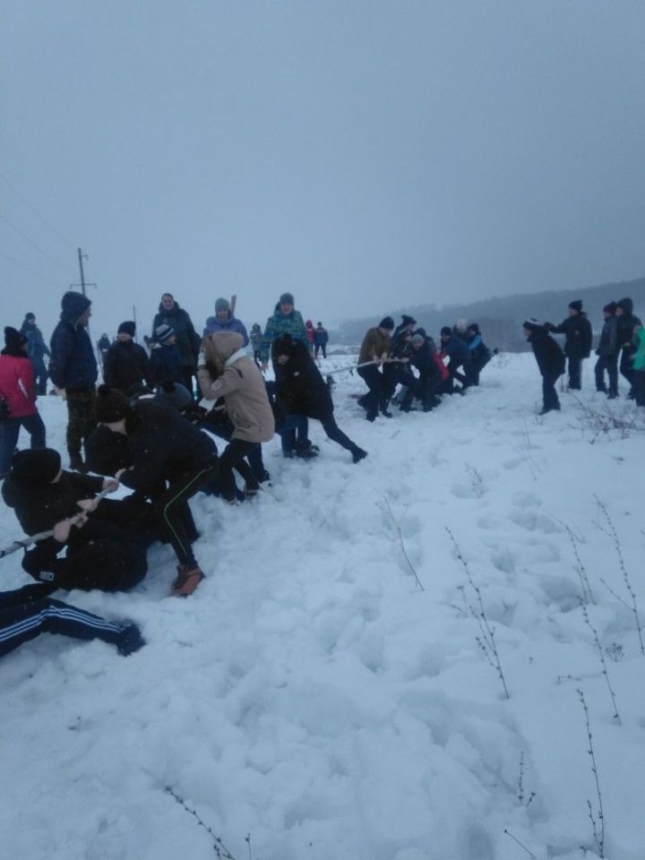 Бавлинские школьники приняли участие в игре "Зарница"