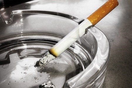 МЧС республики рекомендует татарстанцам отказаться от привычки курить дома