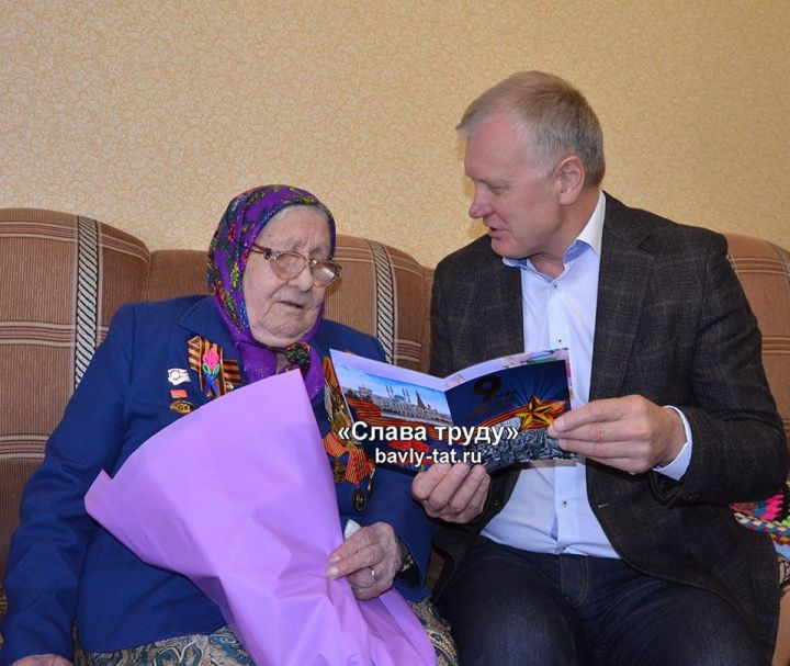 Ветераны Бавлов получают подарки от президента Татарстана