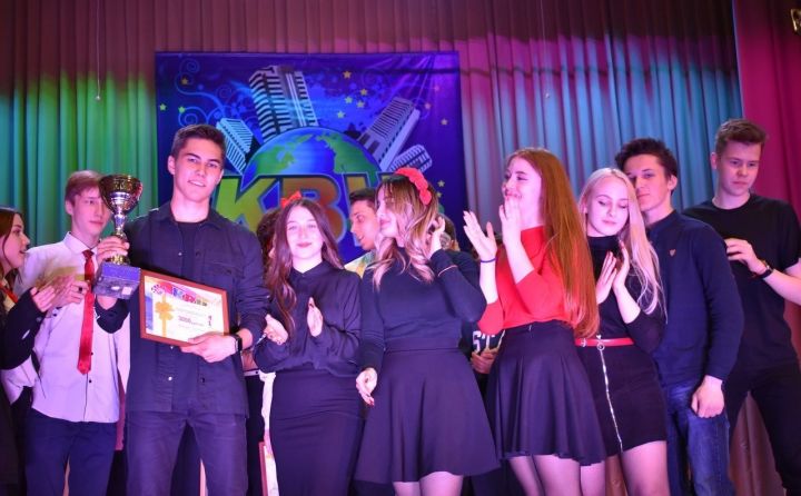 Команда КВН седьмой школы Бавлов стала чемпионом
