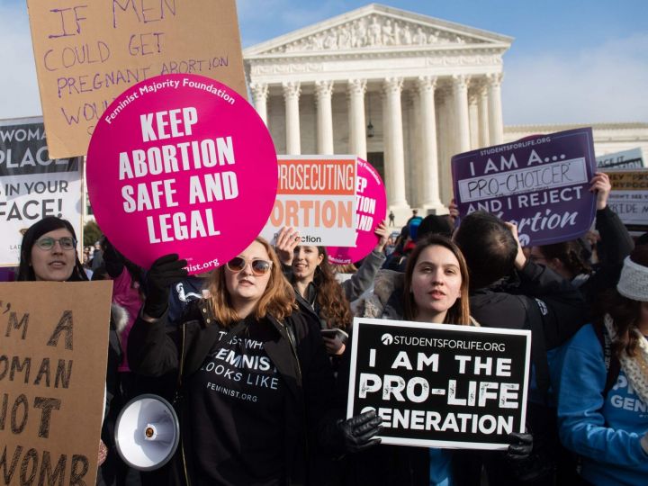 Америку будоражат законы о запрете абортов: кто-то против, кто-то за