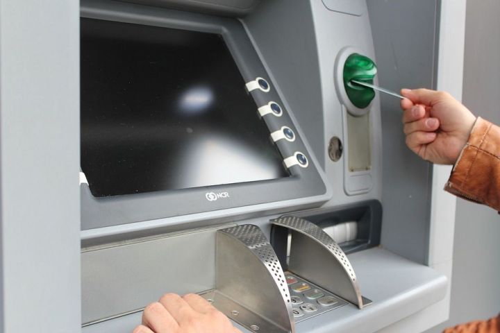 Почему нельзя выбрасывать чек из банкомата?