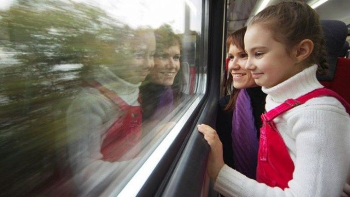 Проезд школьников в поездах дальнего следования летом 2019 года обойдется в полцены