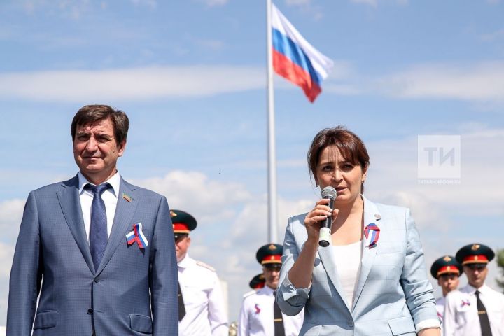 В Казани прошла церемония подъема российского флага на 50-метровый флагшток
