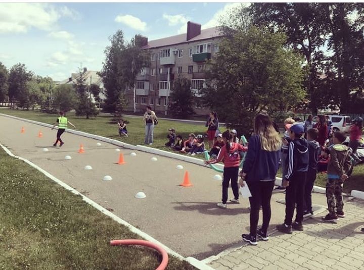 В Бавлах дети приняли участие в конкурсе "Веселый светофор"