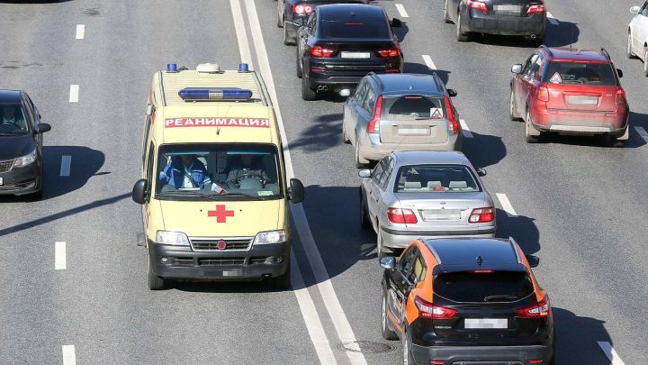 Приняты поправки, усиливающие ответственность граждан за воспрепятствование работе врачей и проезд машин скорой помощи
