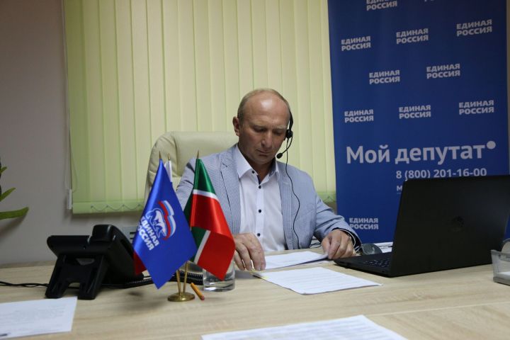 Владимир Чагин провел дежурство в общественной приемной партии «Единая Россия»