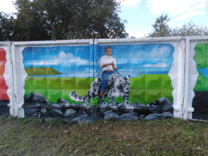 В Лениногорске ко Дню Республики появилось огромное граффити с «малаем на белом барсе»