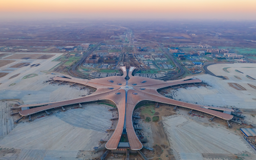 В Поднебесной открылся самый большой в мире аэропорт, спроектированный мусульманкой