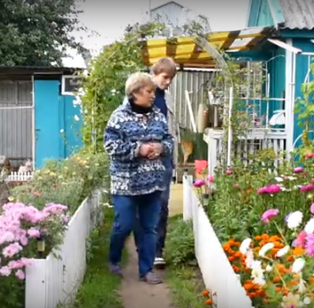 В Нижнекамске ко Дню садовода сняли ролик про необычную дачницу