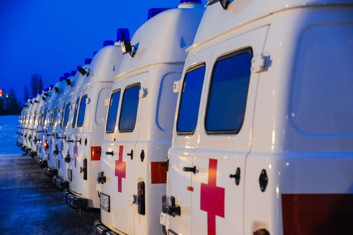 Новые автомобили скорой помощи получили 42 района Татарстана