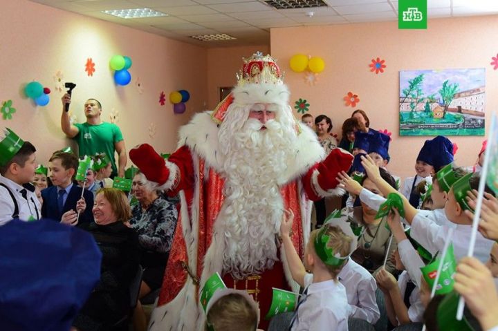 Всероссийский Дедушка Мороз вручил больше 200 тонн подарков в Казани