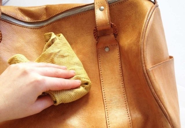 Как обновить старую сумку своими руками: ремонтируем облезшие ручки, убираем царапины и заломы