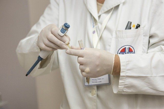 Роспотребнадзор обнаружил коронавирус в больницах, магазинах и транспорте
