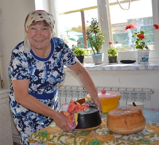 Жительница села Татарский Кандыз поделилась секретами выпечки вкусного хлеба