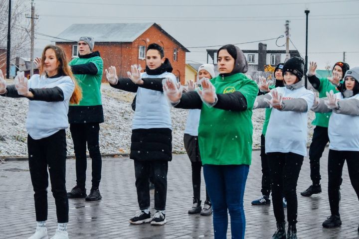 Бавлинские активисты провели танцевальный флешмоб,призывающий к борьбе с коррупцией