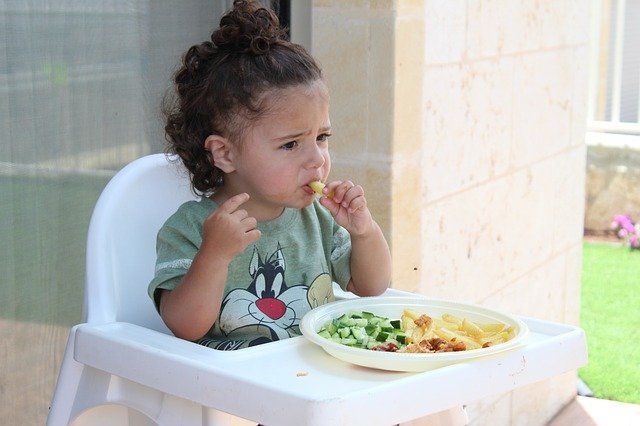 Россияне назвали манную кашу в детском саду самым нелюбимым в детстве блюдом