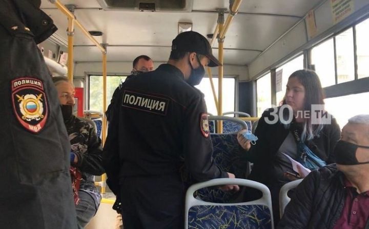 Полиция проверяет, носят ли татарстанцы маски в транспорте и магазинах