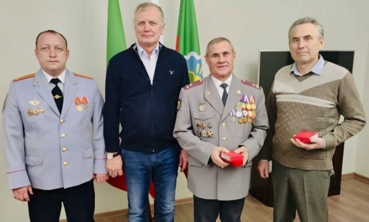Бавлинские ветераны МВД получили медали