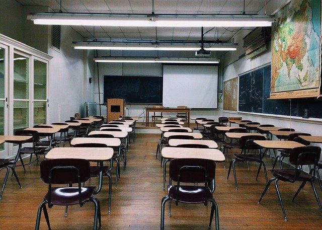 В Думу внесен законопроект о переносе начала учебного года в школах на 1 октября