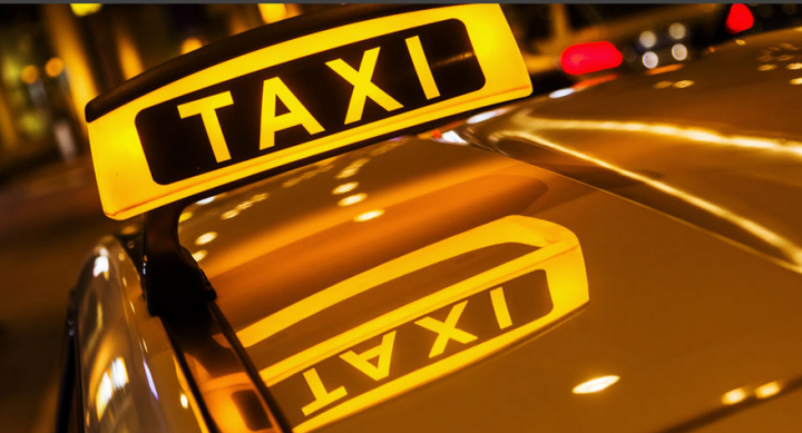 Врачам хотят выделять до 10 тыс. рублей на такси ежемесячно
