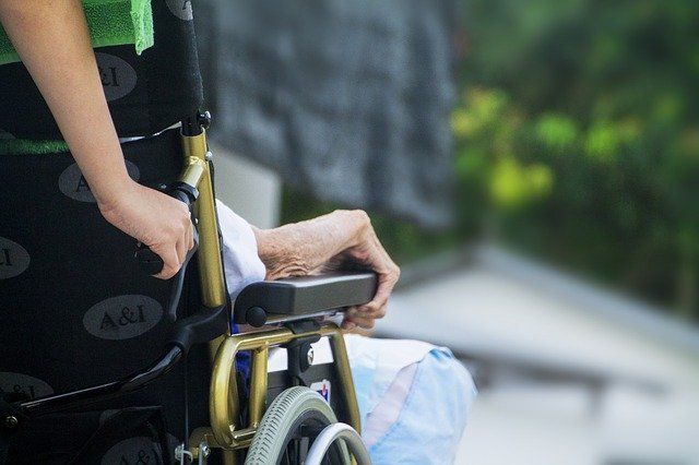 В Татарстане введут услугу «Сиделка» для пенсионеров и инвалидов