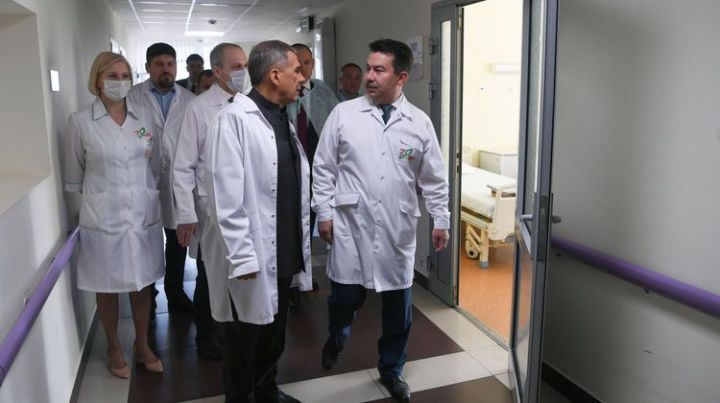 Президент РТ лично проверяет количество койко-мест в больницах