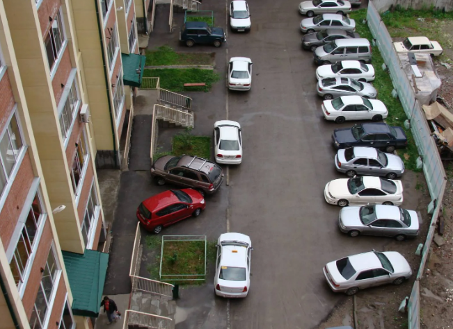 На второй онлайн-лекции программы «Наш двор» татарстанские эксперты будут искать место машинам во дворах