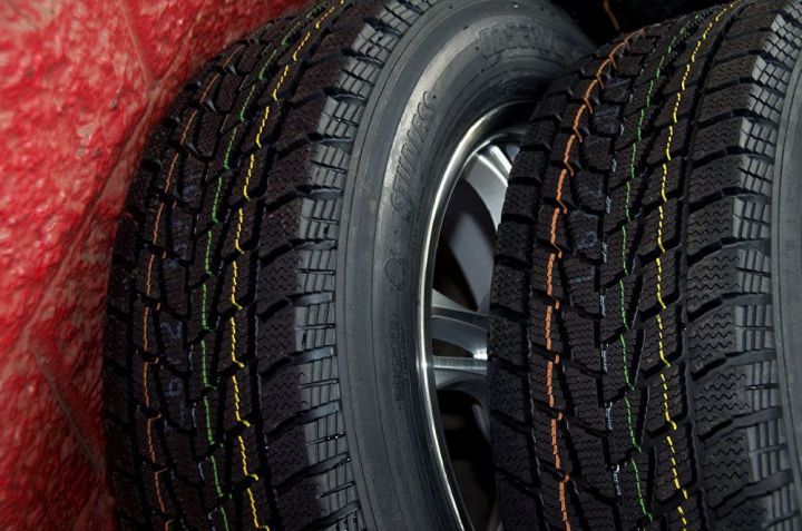 Цветные метки на шинах: водитель должен знать их назначение