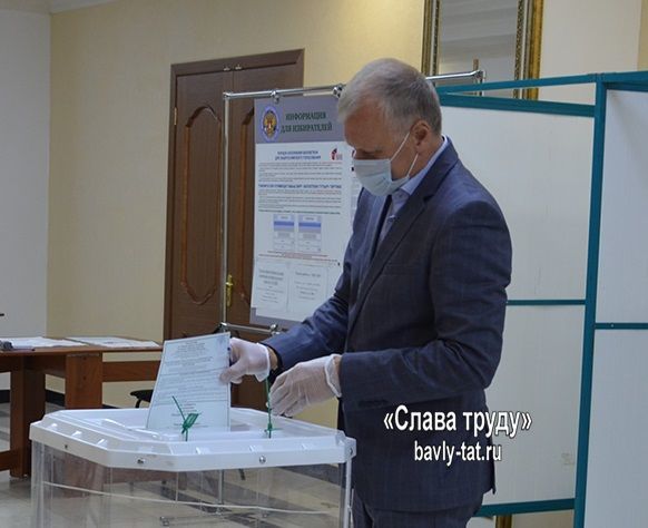 Глава Бавлинского муниципального района проголосовал по Конституции