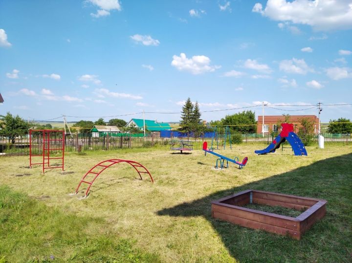 В селе Бавлинского района построили детскую площадку