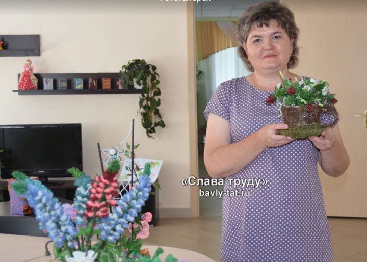 Бавлинская рукодельница делает прекрасные цветы из бисера