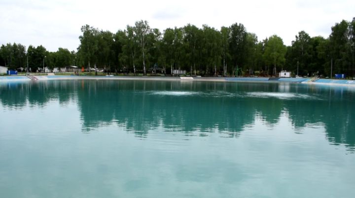 В Бавлах запретили купаться в открытом бассейне до 31 августа