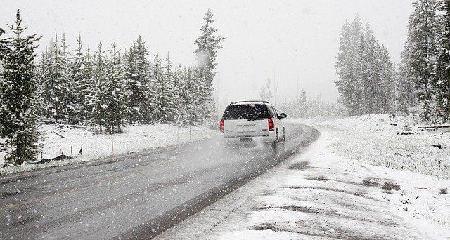 Мокрый снег, метель и гололедица - прогноз погоды на 2 декабря
