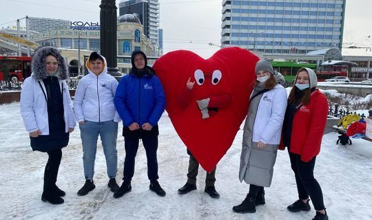 Казанцам подарили валентинки с надписью «Я люблю Россию»