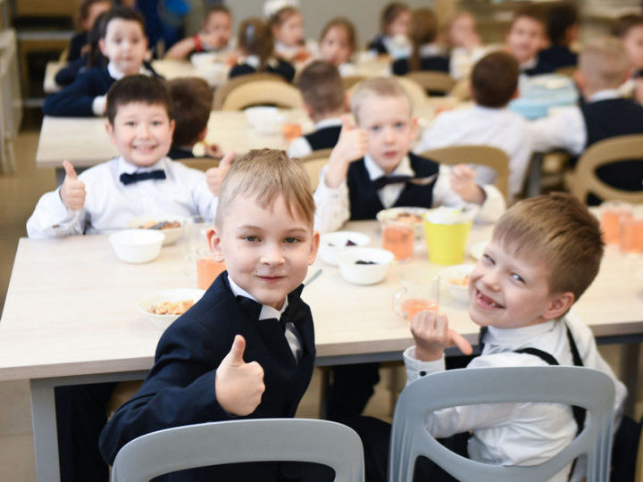 Мэр Казани: Благодаря родительскому контролю количество жалоб в школьных столовых снизилось
