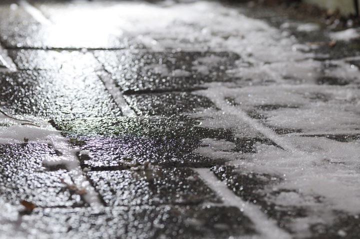 27 марта, в Бавлах: небольшие осадки в виде мокрого снега, на дорогах гололедица