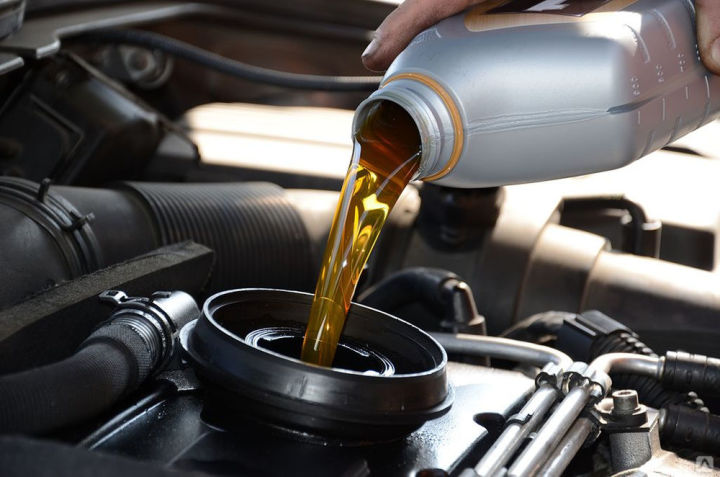 Как часто нужно менять масло в моторе?