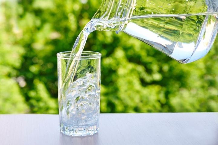 Как понять, что вы мало пьете воды: Врач назвал шесть симптомов
