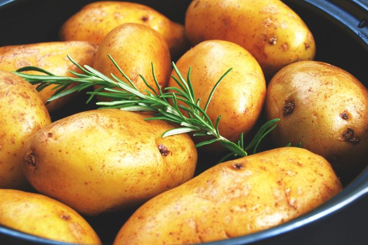 Эксперт объяснила, из-за чего становится вредной вареная картошка