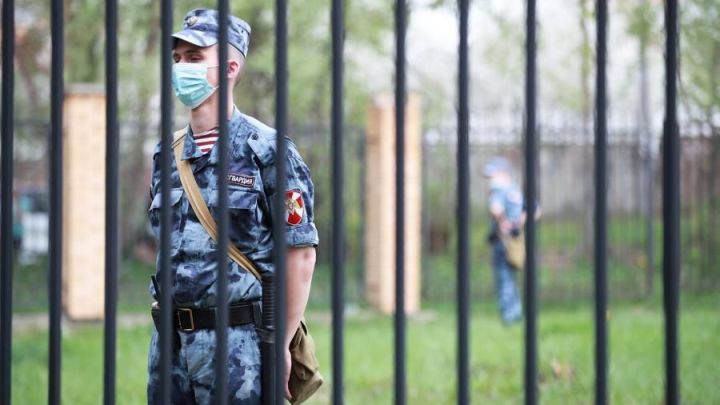 Следком РФ: Причина трагедии в казанской школе – отказ родителей платить за охрану