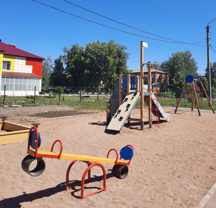 На радость детворе: Бавлинские дворы дополняются детскими площадками