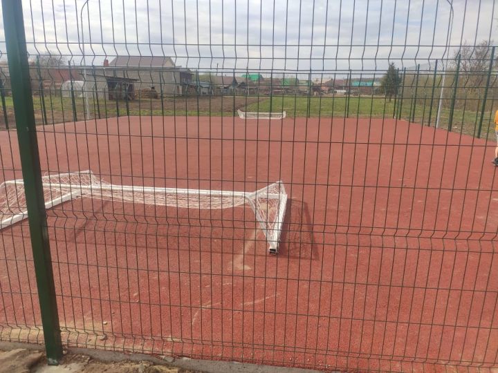 В Татарстане на 9-летнюю девочку упали футбольные ворота